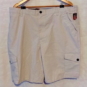 Merona Men’s Cargo Shorts, NWT, size 42, beige